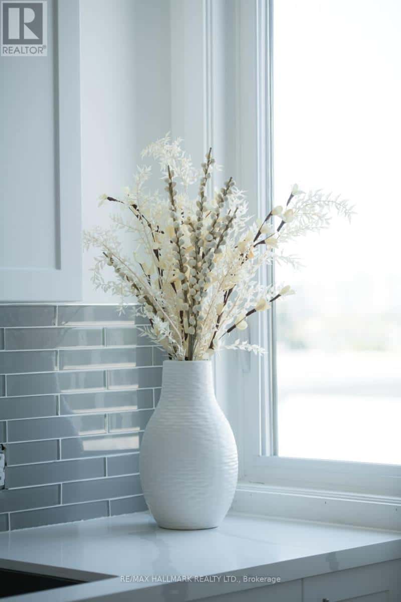 , Toronto (O'Connor-Parkview), Ontario — Toronto (O'Connor-Parkview), Ontario - Photo 5 of 21