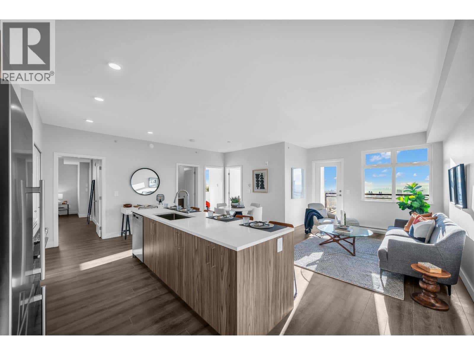 , Burnaby, British Columbia — Burnaby, British Columbia - Photo 2 of 25