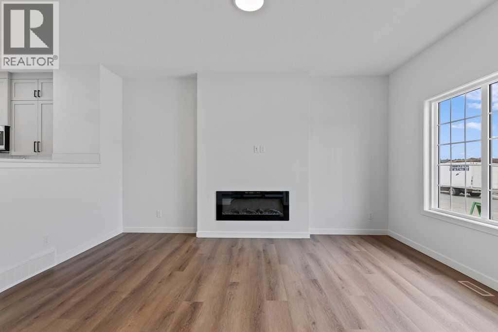 1029 Reynolds Crescent SW — Airdrie - Photo 4 of 28