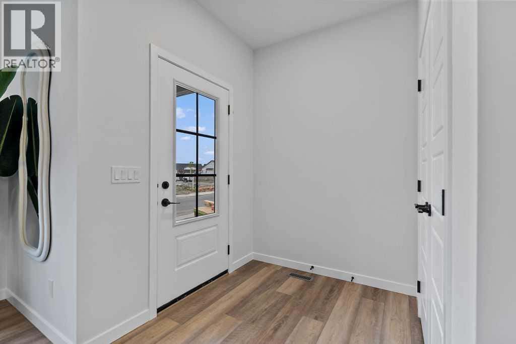 1037 Reynolds Crescent SW — Airdrie - Photo 3 of 31