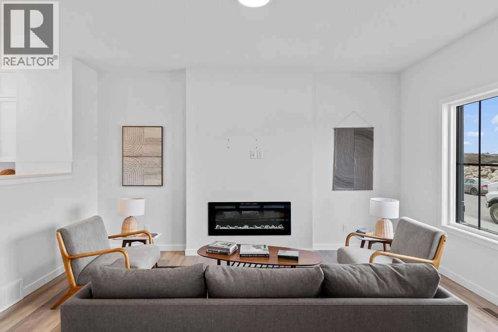 1037 Reynolds Crescent SW — Airdrie - Photo 4 of 31