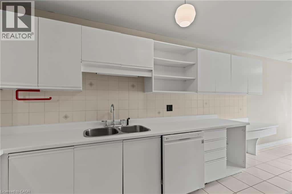 , Mississauga, Ontario — Mississauga, Ontario - Photo 5 of 46