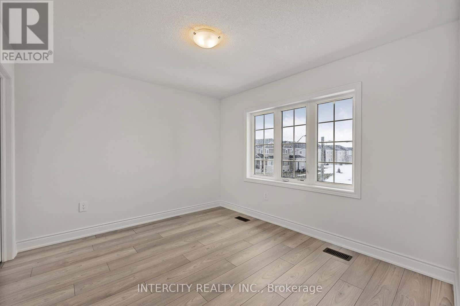 , Wasaga Beach, Ontario — Wasaga Beach, Ontario - Photo 5 of 45