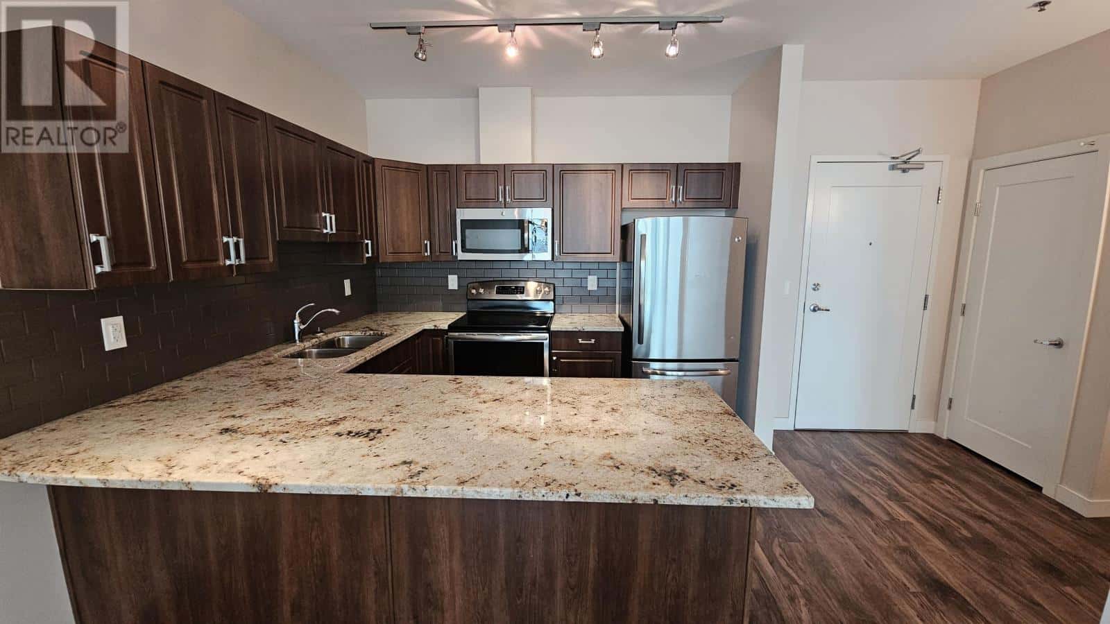 , Thunder Bay, Ontario — Thunder Bay, Ontario - Photo 4 of 8