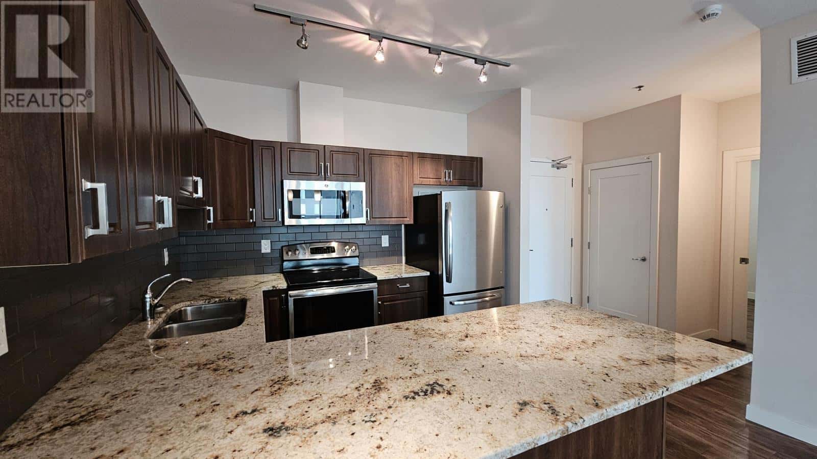 , Thunder Bay, Ontario — Thunder Bay, Ontario - Photo 3 of 8