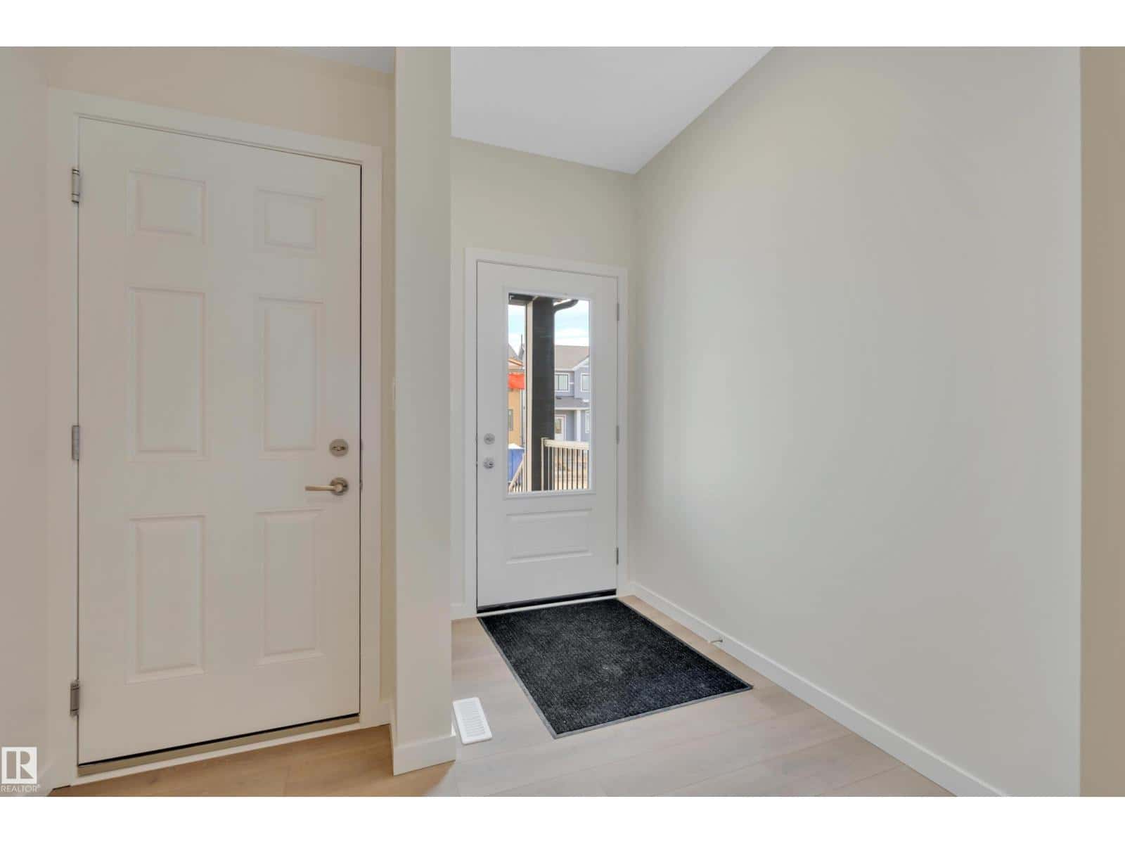 , Edmonton, — Edmonton - Photo 5 of 24