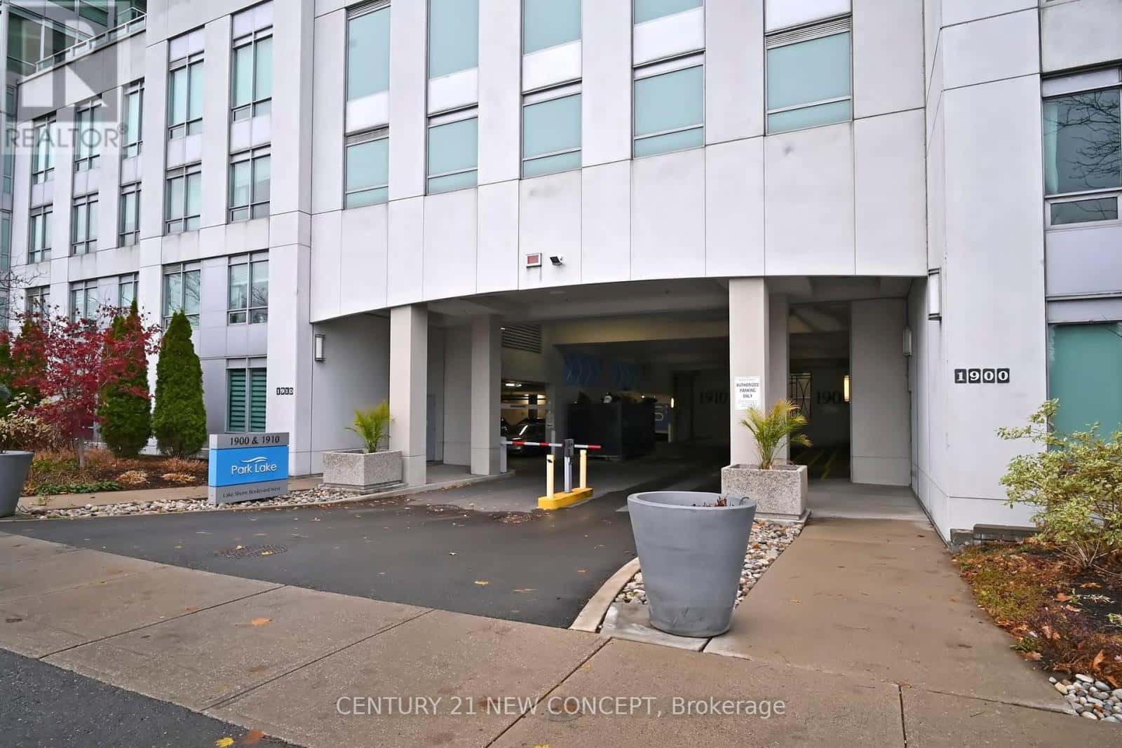 , Toronto (High Park-Swansea), — Toronto (High Park-Swansea) - Photo 3 of 46