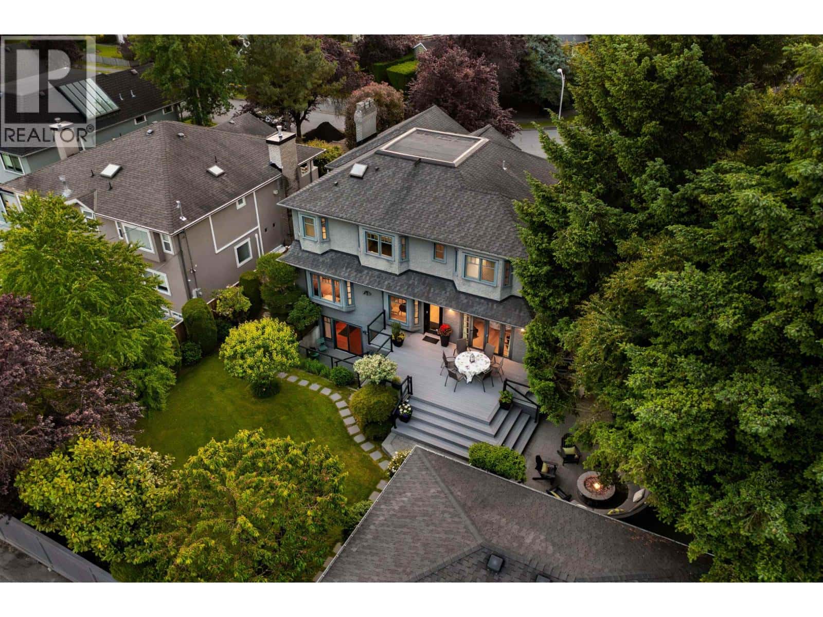 , Vancouver, — Vancouver - Photo 2 of 40