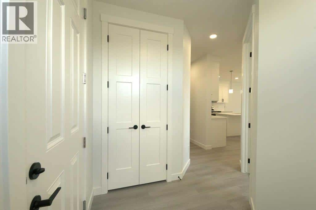 , Crossfield, — Crossfield - Photo 3 of 11