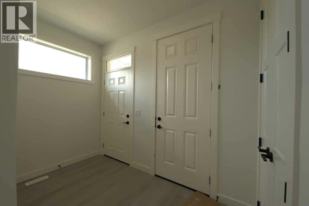 , Crossfield, — Crossfield - Photo 5 of 11