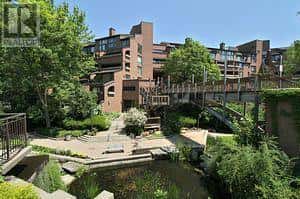 , Toronto (Bedford Park-Nortown), — Toronto (Bedford Park-Nortown) - Photo 2 of 2