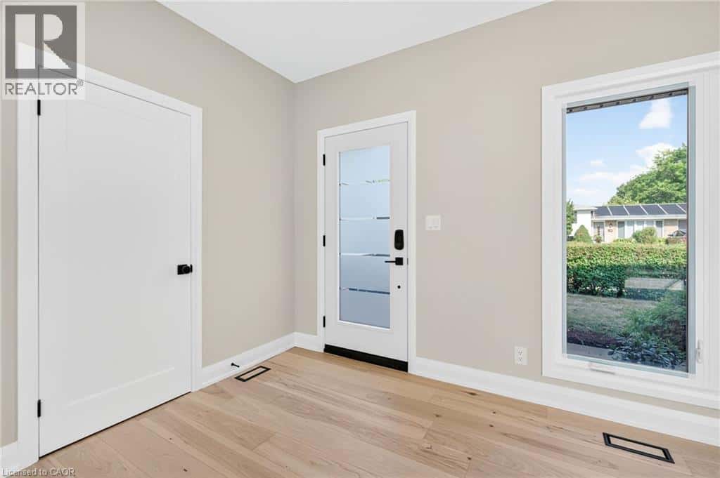 , Burlington, Ontario — Burlington, Ontario - Photo 3 of 100