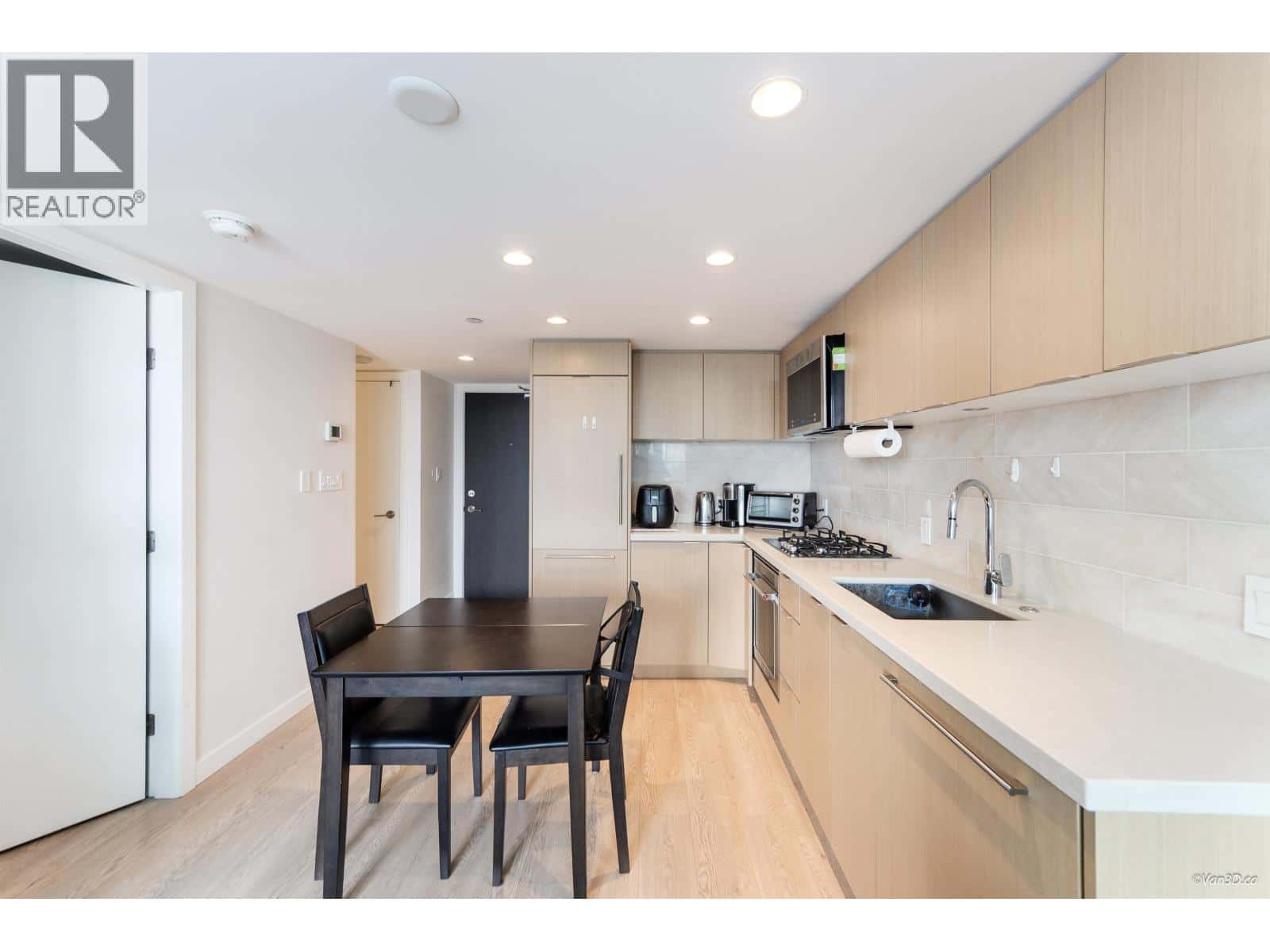 , Vancouver, British Columbia — Vancouver, British Columbia - Photo 4 of 20