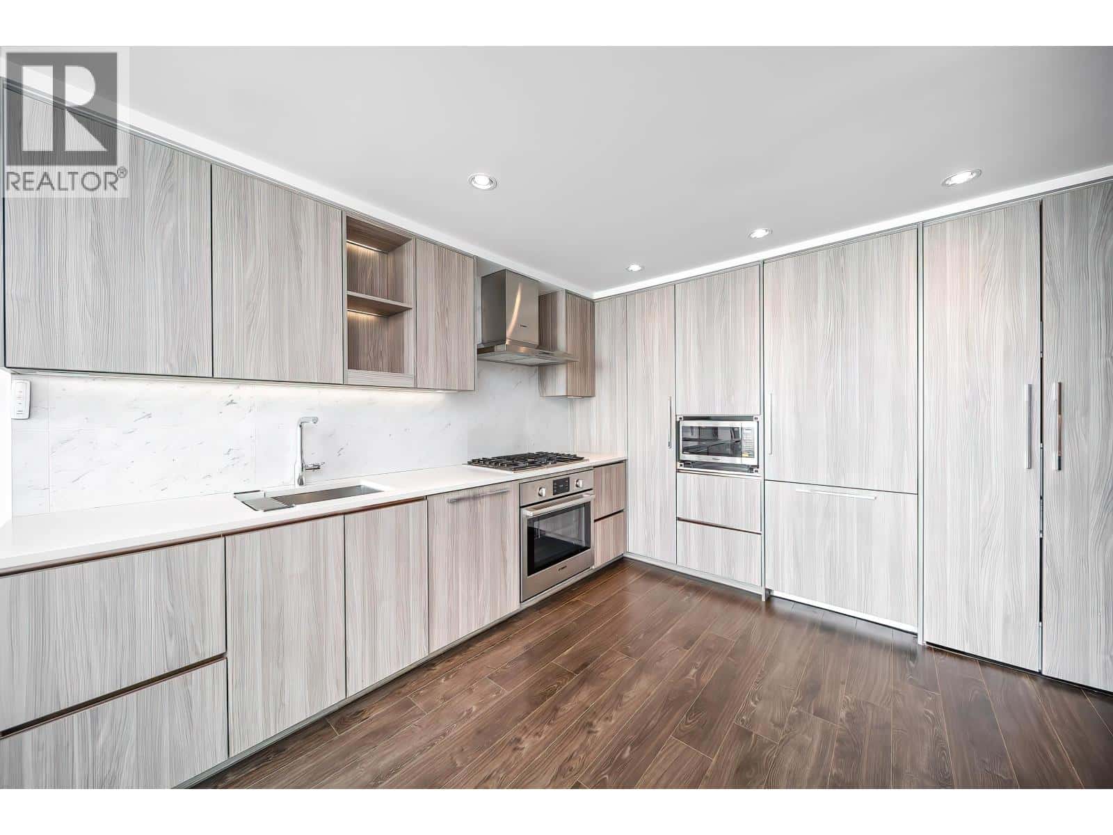 , Burnaby, British Columbia — Burnaby, British Columbia - Photo 4 of 32