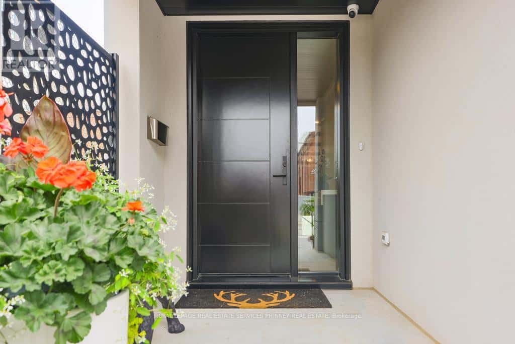 , Toronto (New Toronto), Ontario — Toronto (New Toronto), Ontario - Photo 3 of 42