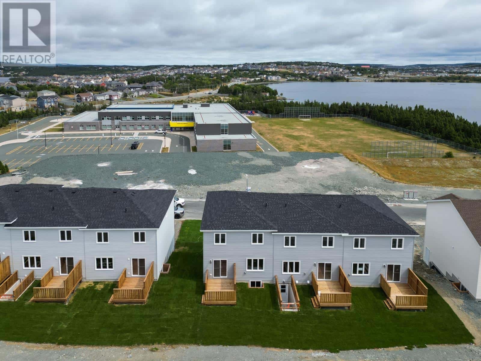 , Paradise, — Paradise - Photo 4 of 43