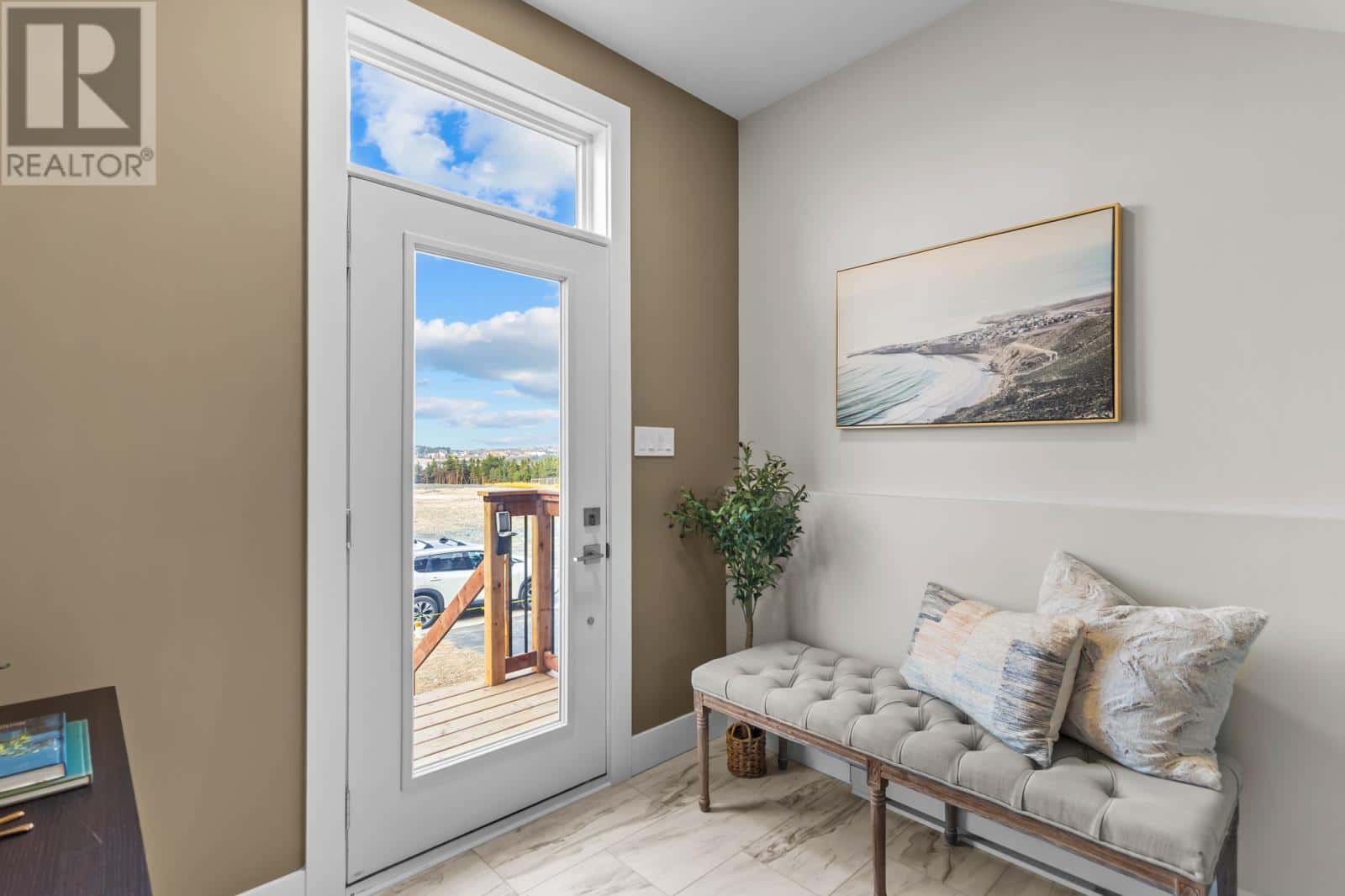 , Paradise, — Paradise - Photo 5 of 43