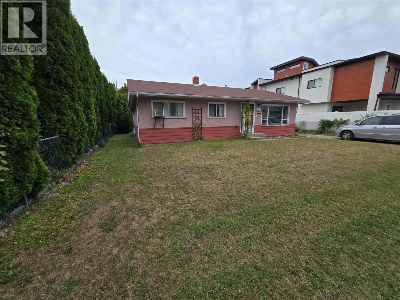 , Kelowna, — Kelowna - Photo 4 of 21