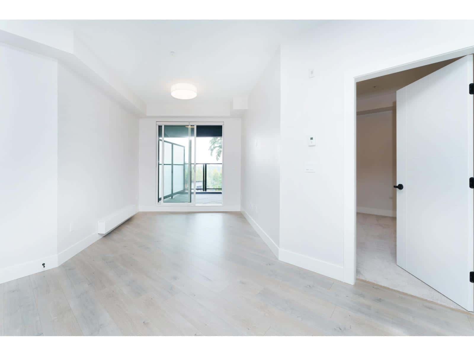 , Surrey, British Columbia — Surrey, British Columbia - Photo 4 of 34