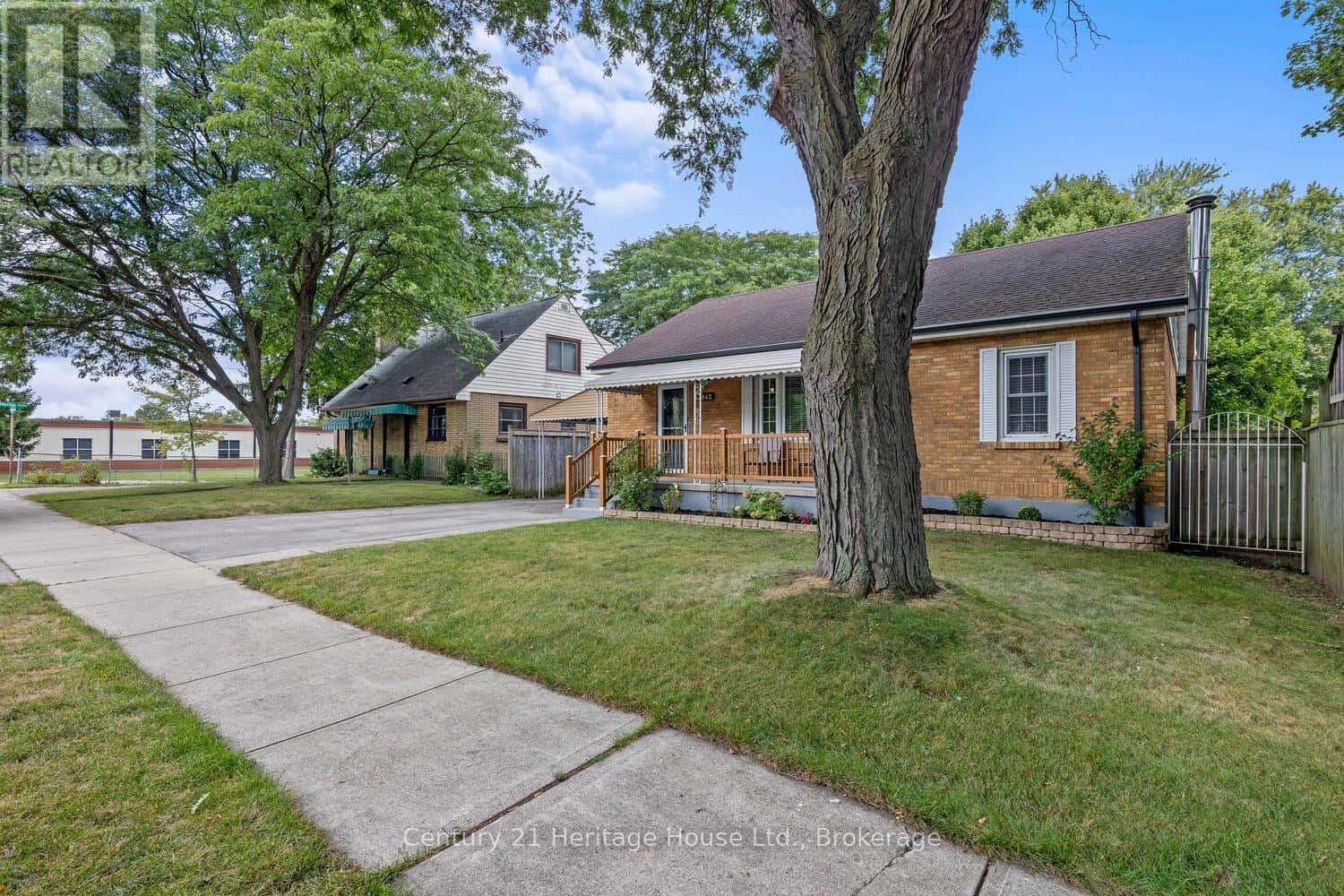 , London East (East H), Ontario — London East (East H), Ontario - Photo 3 of 44