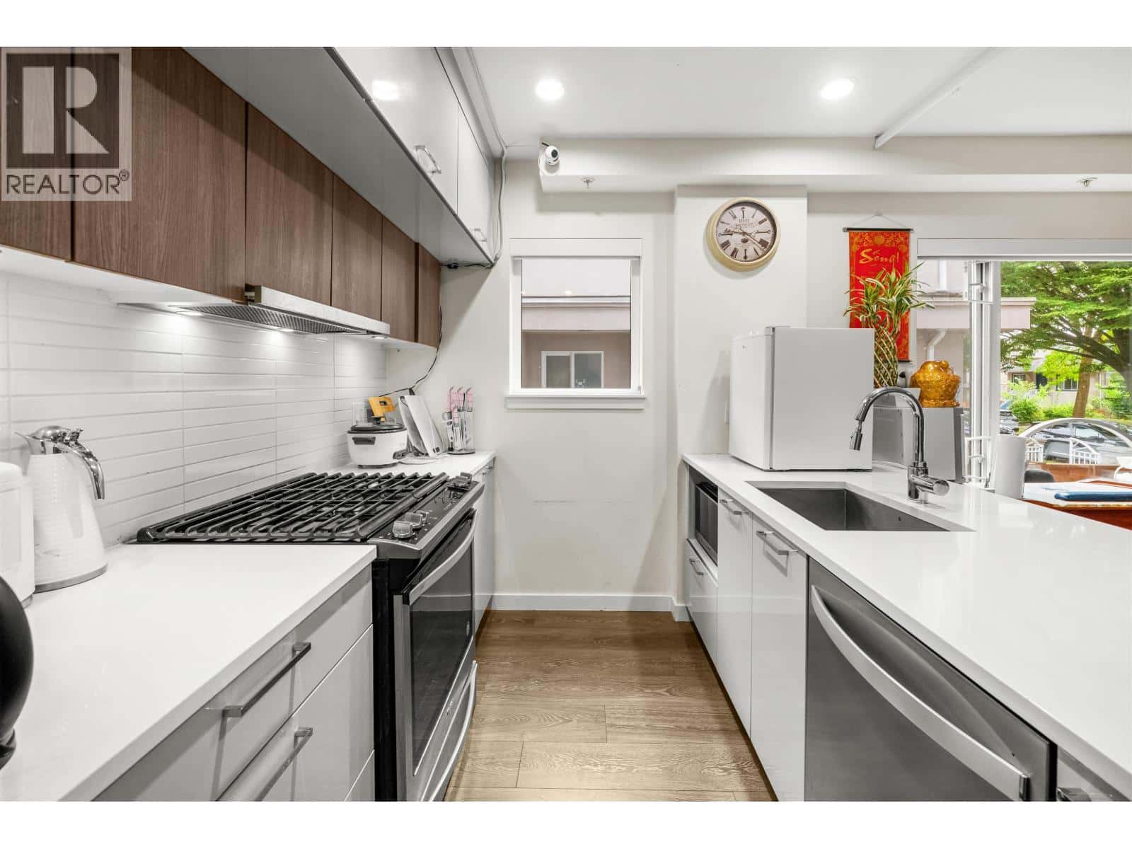 2745 WARD STREET — Vancouver - Photo 4 of 19