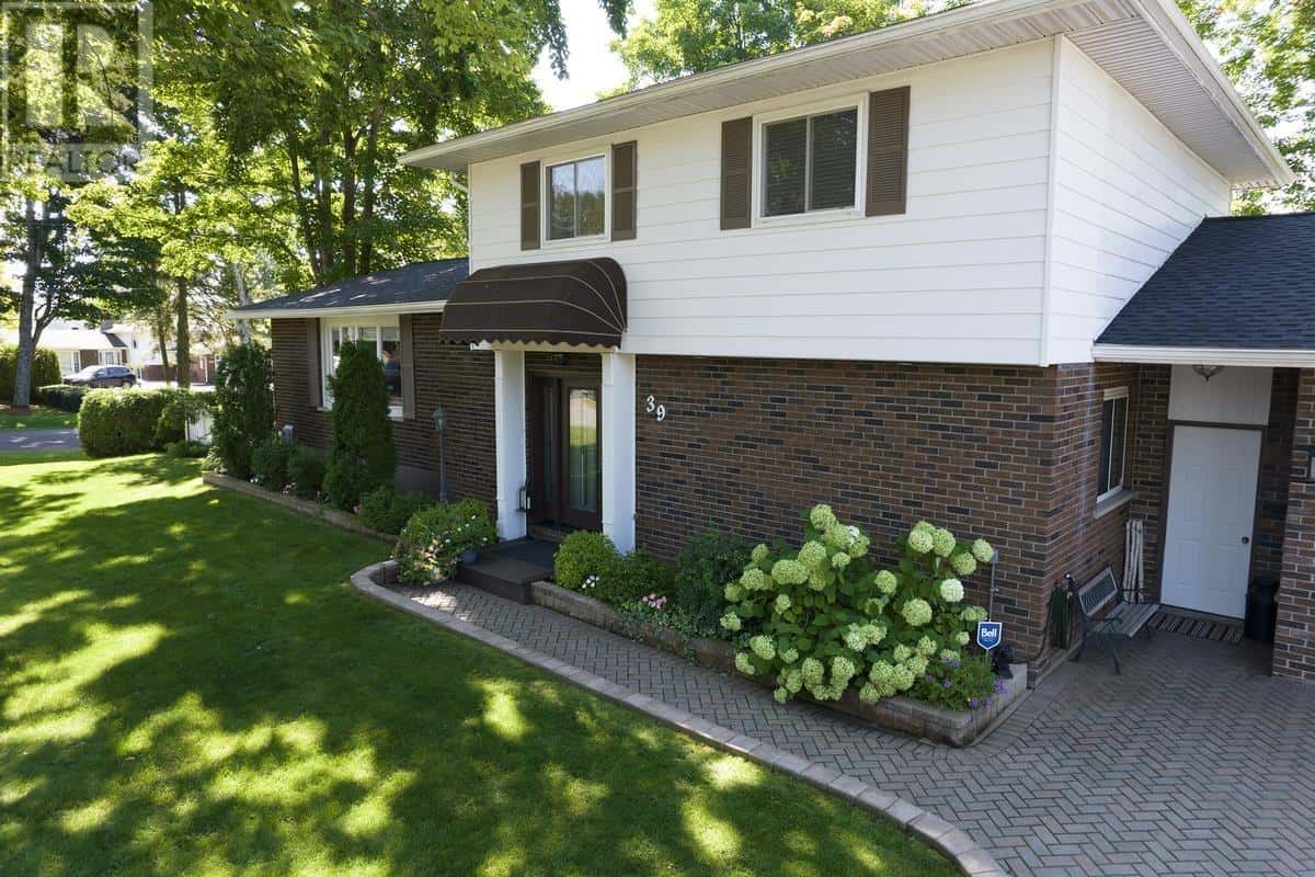 , Sault Ste. Marie, — Sault Ste. Marie - Photo 5 of 50