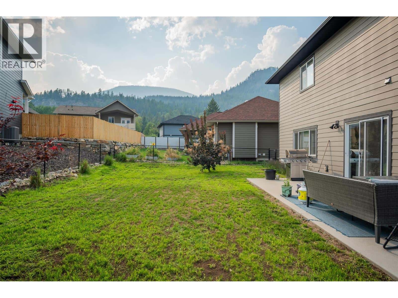 , Castlegar, British Columbia — Castlegar, British Columbia - Photo 4 of 96