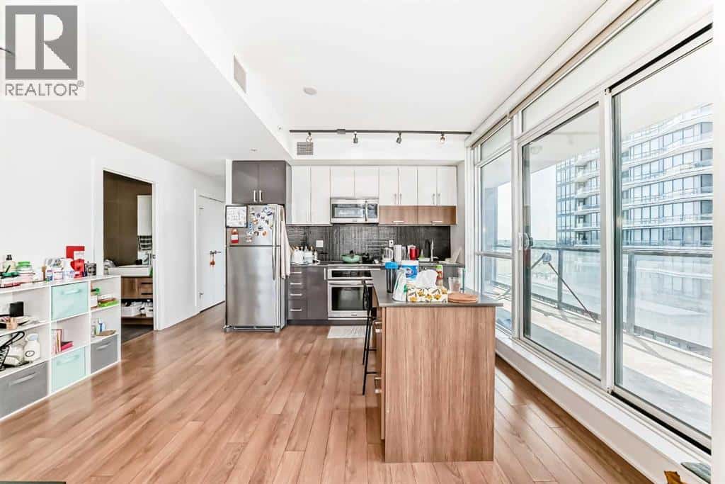 , Calgary, Alberta — Calgary, Alberta - Photo 3 of 22