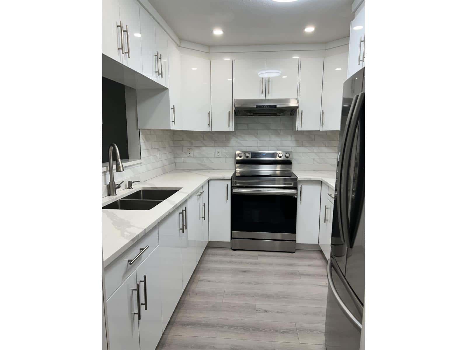 , Surrey, — Surrey - Photo 4 of 13