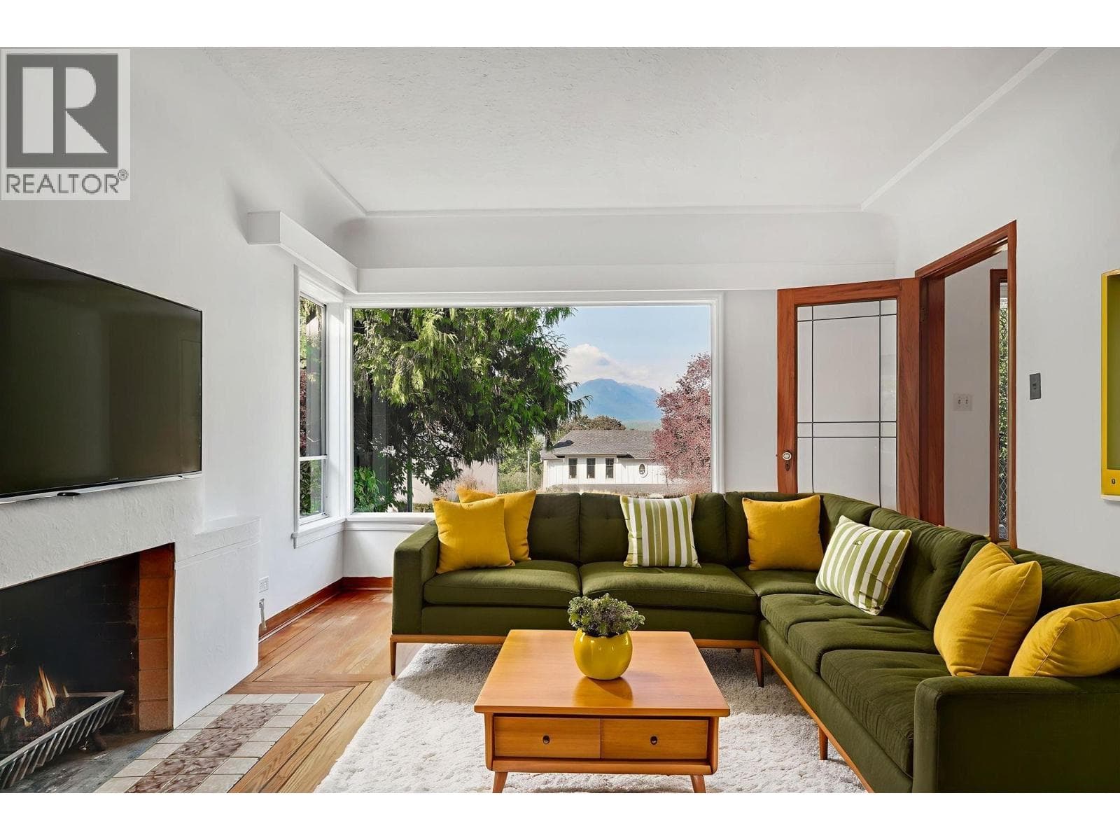 3746 EDINBURGH STREET — Burnaby - Main photo