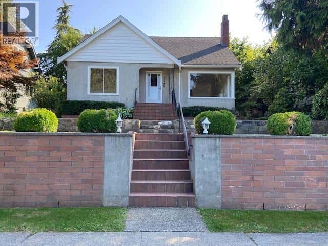 3746 EDINBURGH STREET — Burnaby - Photo 3 of 34