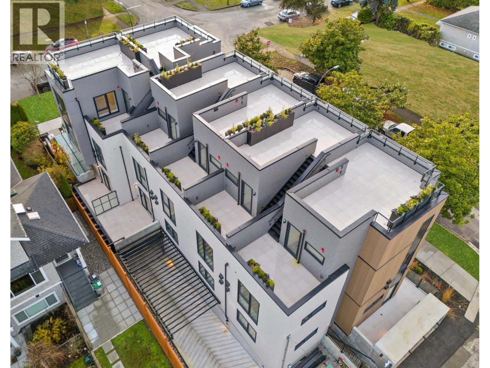 4490 ASH STREET — Vancouver - Photo 3 of 17