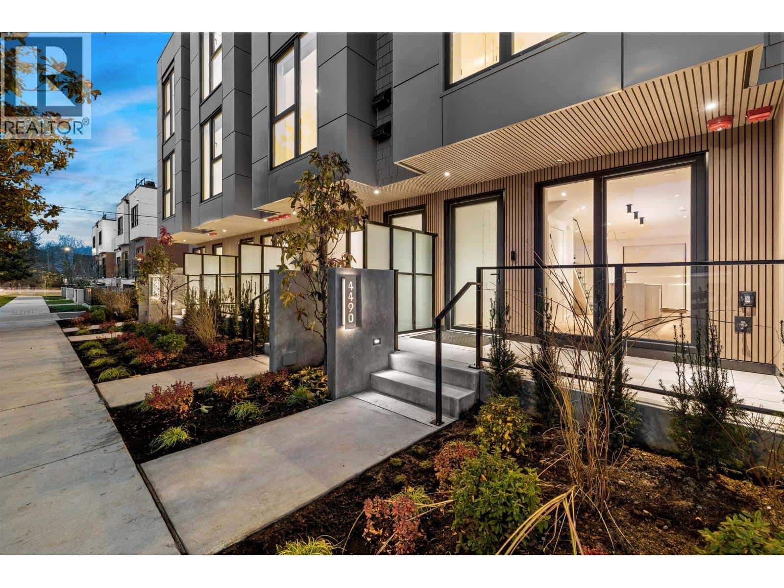 4490 ASH STREET — Vancouver - Photo 5 of 17