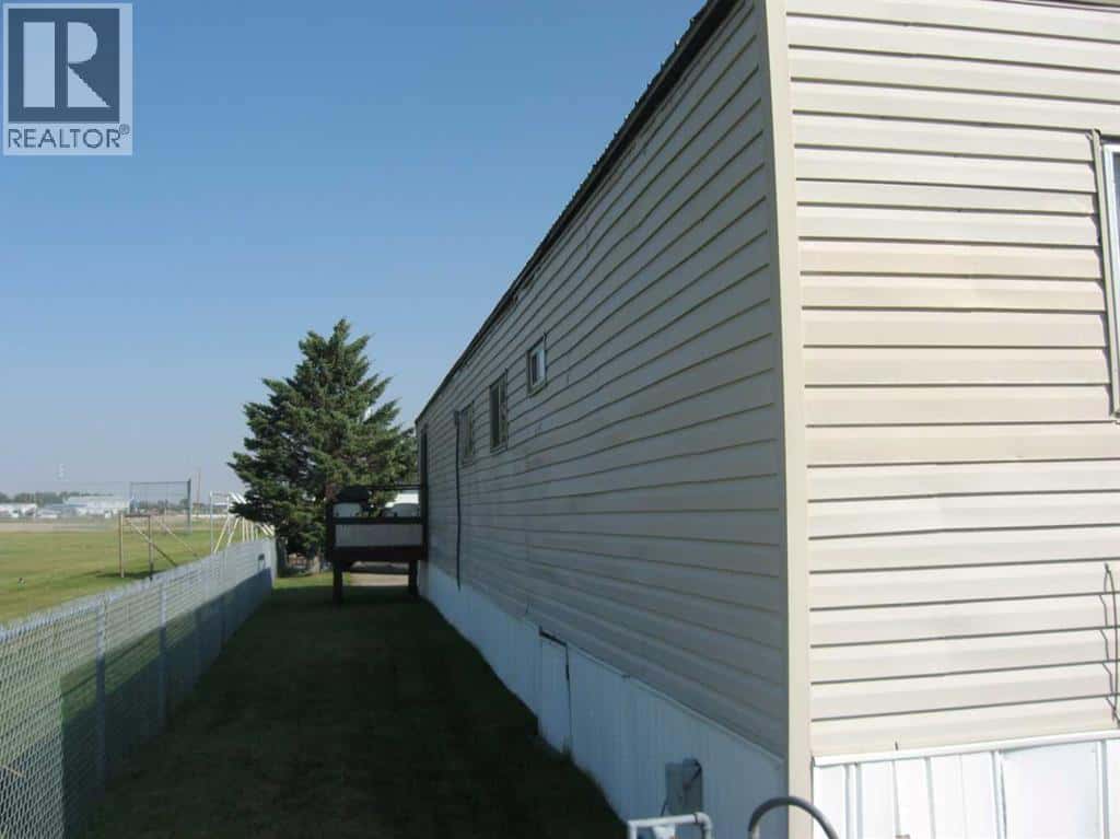 , Claresholm, — Claresholm - Photo 4 of 34