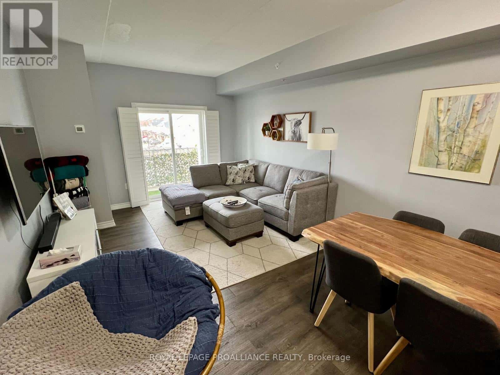 302 - 290 LIBERTY STREET N — Clarington (Bowmanville) - Photo 2 of 14