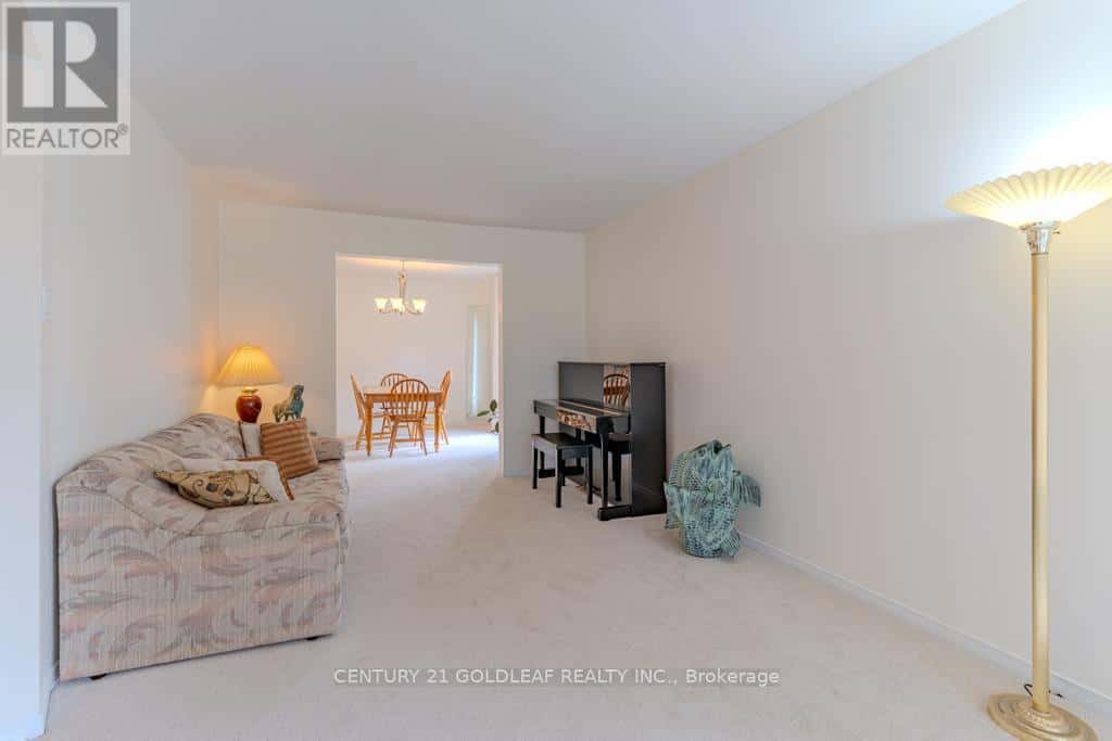 612 CHENIER WAY — Ottawa - Photo 4 of 49