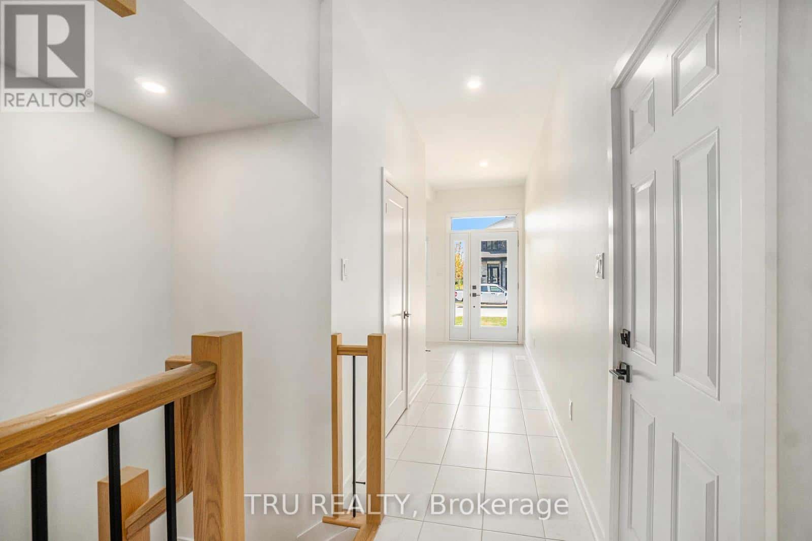 939 COLOGNE STREET — Russell - Photo 2 of 23