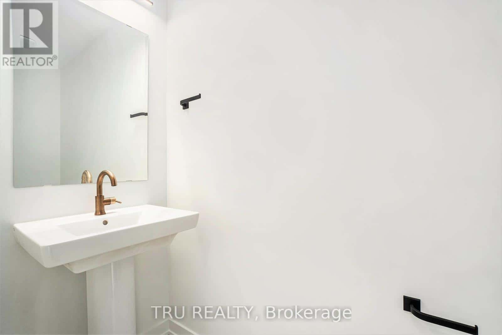 939 COLOGNE STREET — Russell - Photo 3 of 23