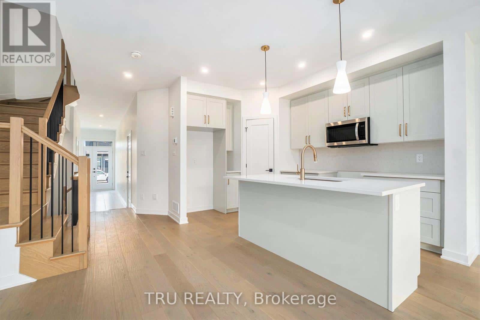 939 COLOGNE STREET — Russell - Photo 4 of 23