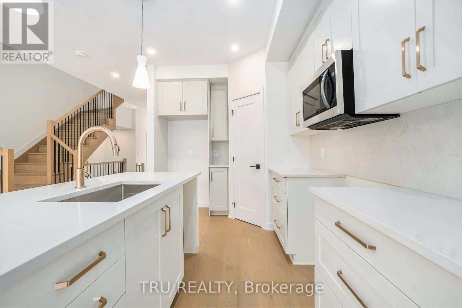 939 COLOGNE STREET — Russell - Photo 5 of 23