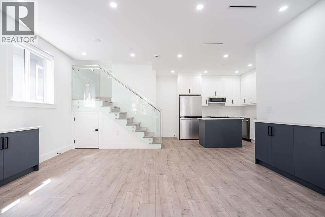 , Vancouver, British Columbia — Vancouver, British Columbia - Photo 3 of 31