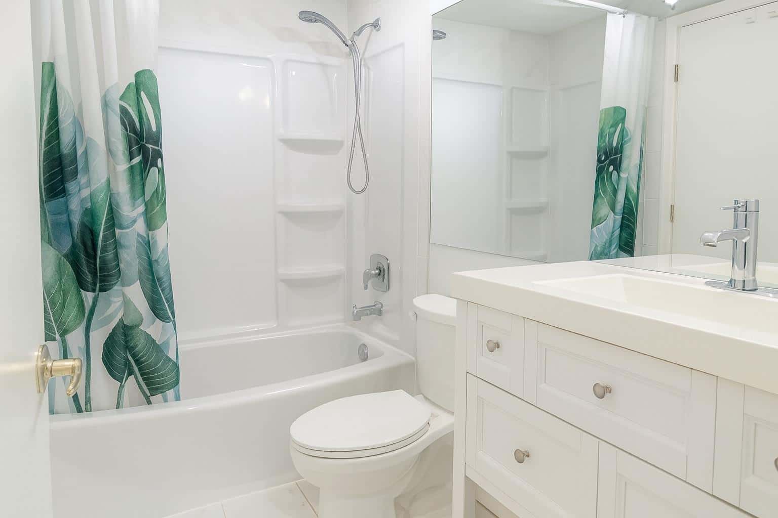 , Surrey, British Columbia — Surrey, British Columbia - Photo 5 of 13