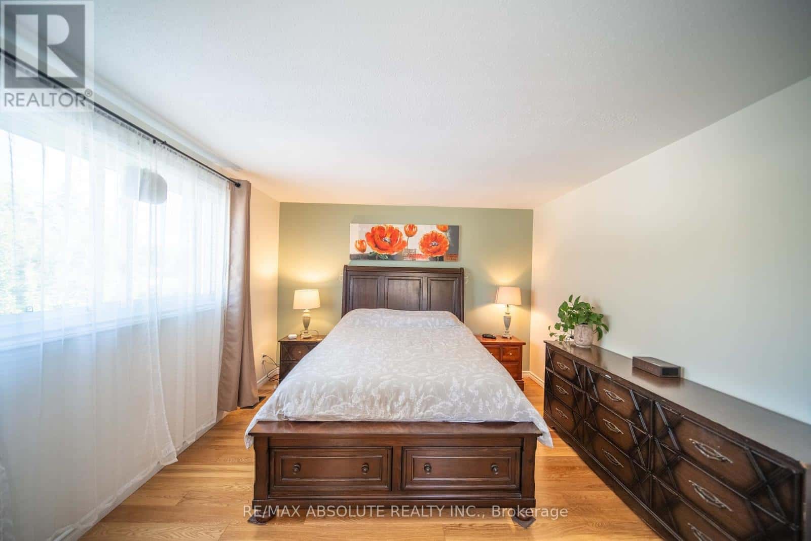 198 HOYLAKE CRESCENT — Ottawa - Photo 5 of 35