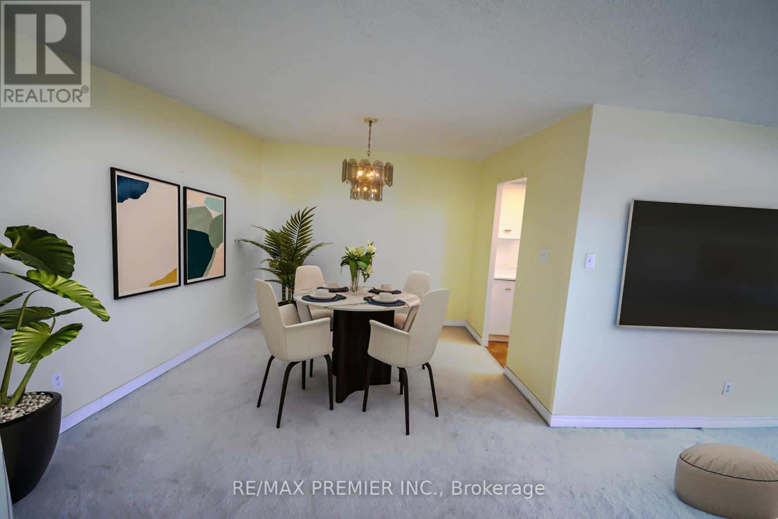 1002 - 7811 YONGE STREET — Markham (Thornhill) - Photo 4 of 21