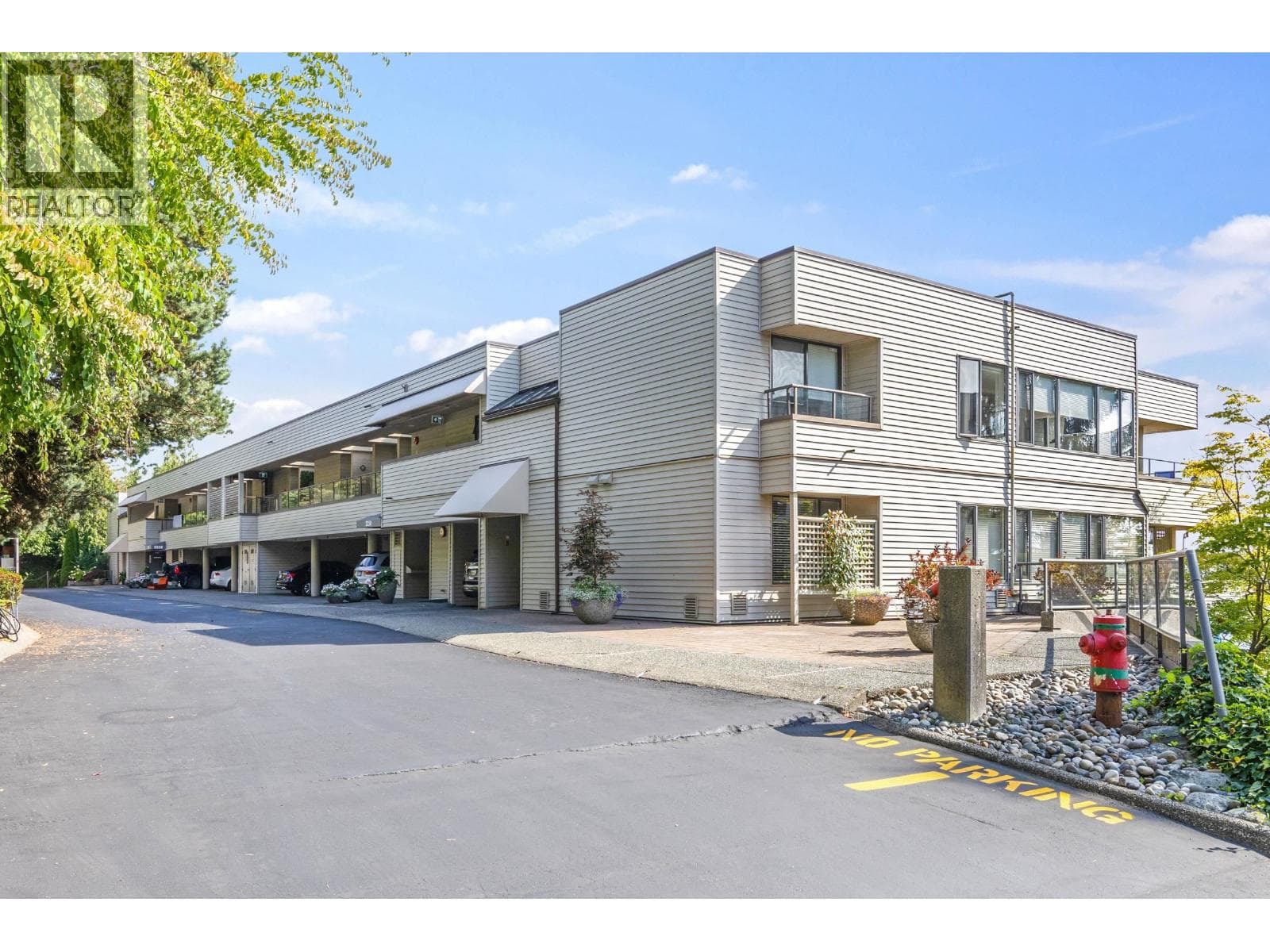 33 2250 FOLKESTONE WAY — West Vancouver, British Columbia - Main photo