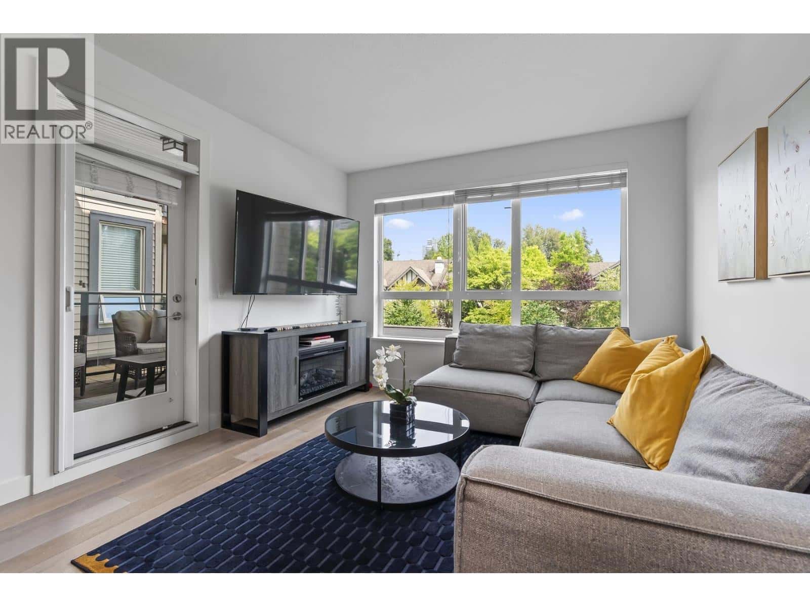 416 3399 NOEL DRIVE — Burnaby - Photo 2 of 24