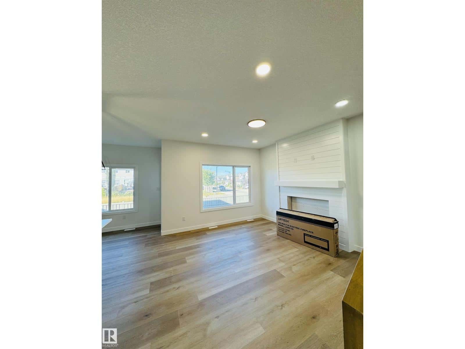 3174 Magpie Way NW NW — Edmonton - Photo 3 of 6