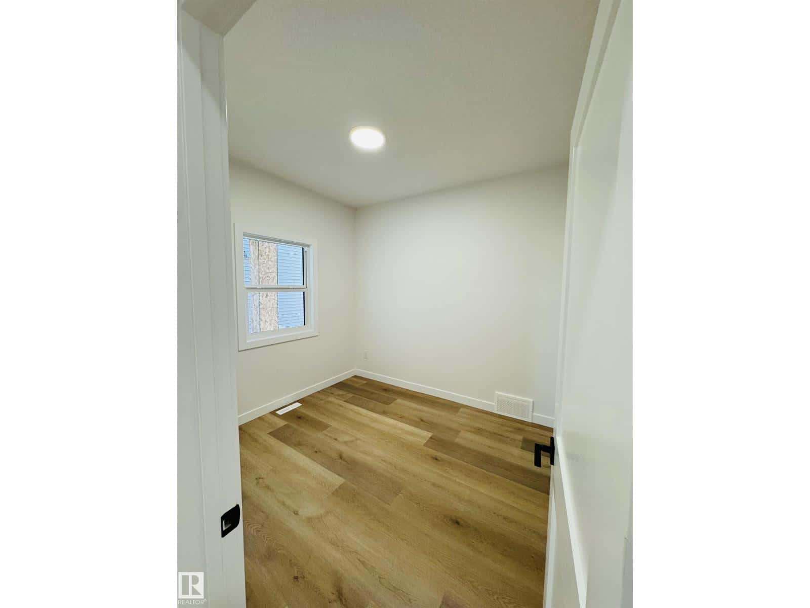 3174 Magpie Way NW NW — Edmonton - Photo 4 of 6