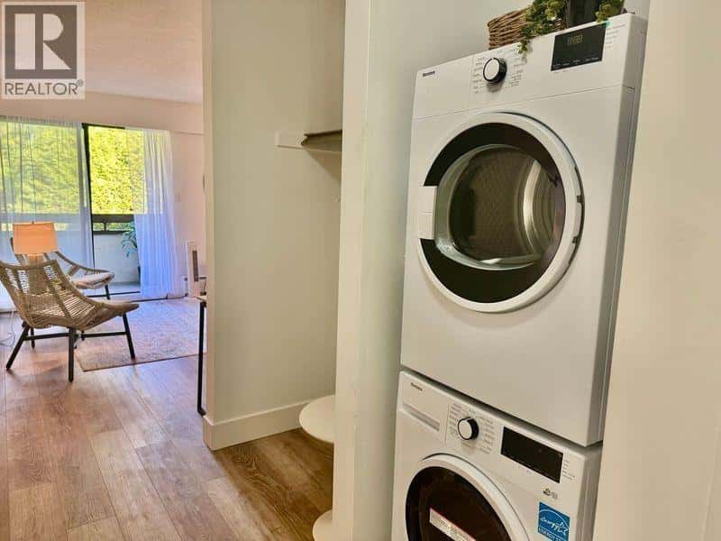 212 515 ELEVENTH STREET — New Westminster - Photo 5 of 27