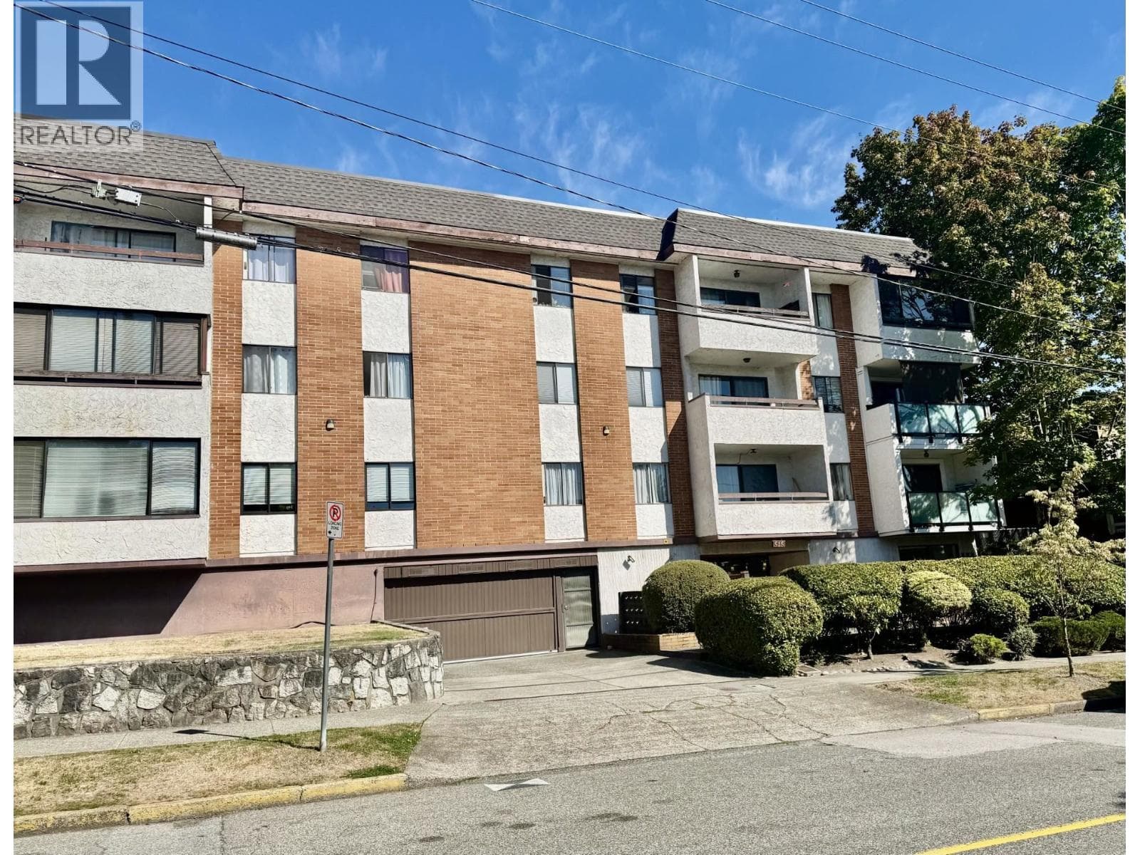 212 515 ELEVENTH STREET — New Westminster - Main photo